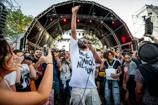 "Não é sonho nenhum". Dino D' Santiago no palco do Super Bock Super Rock - e também cá em baixo