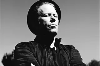 Porque amamos Tom Waits. O retrato de um génio em 30 canções assombradas