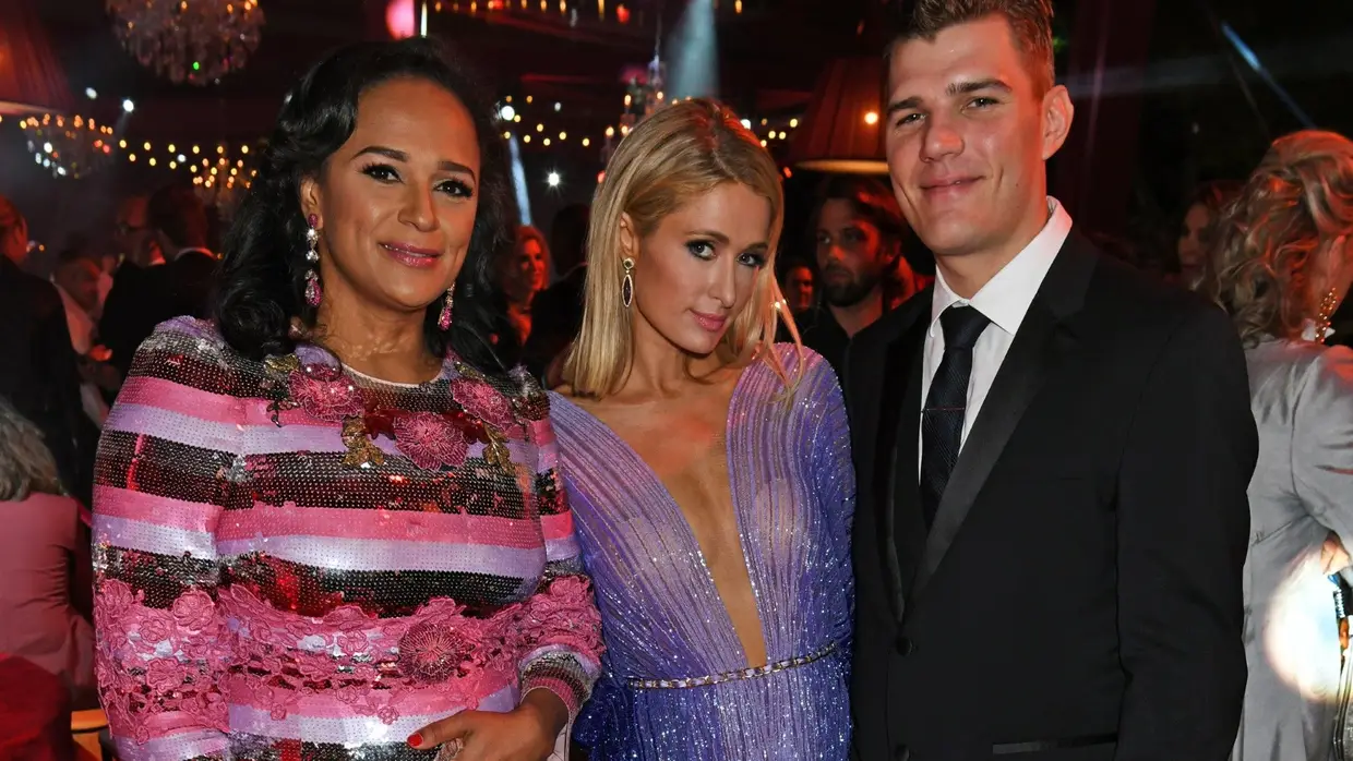 Na mesma festa, com a empresária e 'socialite' Paris Hilton e o seu (então) noivo, o ator e modelo Chris Zylka