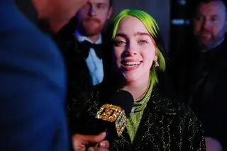 A modéstia de Billie Eilish ao receber o Grammy mais importante da noite. “A Ariana Grande é que merecia ganhar”