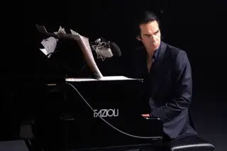 De surpresa, Nick Cave editou hoje “Carnage”, o seu novo álbum. Saiba tudo aqui