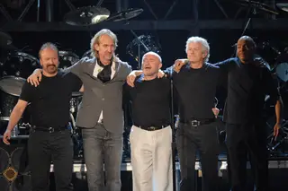 Contra as expectativas, Phil Collins vai voltar à bateria nos Genesis