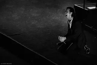 Nick Cave responde a fã sobre o adiamento da digressão que deveria começar em Portugal