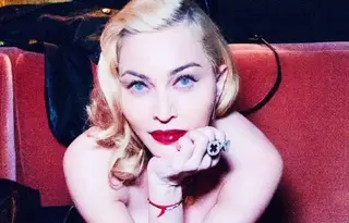 Madonna revela que perdeu um primo e dois amigos para o coronavírus em apenas 24 horas