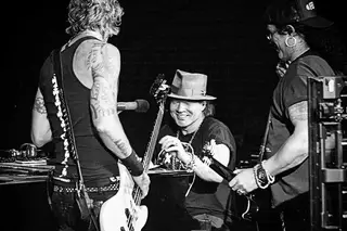 Guns N' Roses estão a trabalhar “aturadamente” no novo álbum. E vai ser “épico”