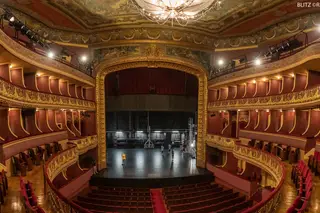 Salas de espetáculos vão reabrir sem máscaras nem testes a artistas, admite Ministério da Cultura