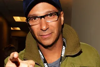 2 jovens querem formar uma banda de heavy metal num liceu onde apenas 2 jovens ligam a heavy metal. É “Metal Lords”, na Netflix