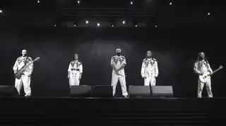 Banda italiana fez 'live streaming' dos preparativos para um concerto. Depois, ficou parada em palco. Não é uma piada, é uma greve