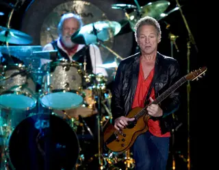 Os Fleetwood Mac deixam a porta entreaberta para o regresso de Lindsey Buckingham, despedido em 2018