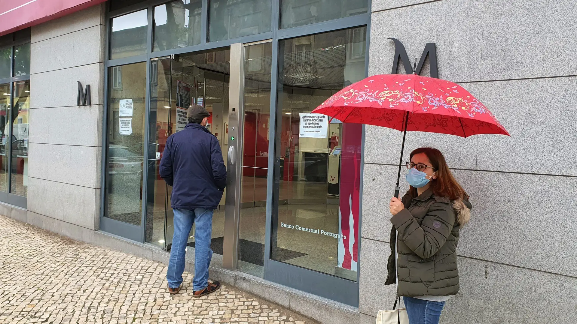 Fechei a minha conta bancária… vou poupar 45 euros por ano