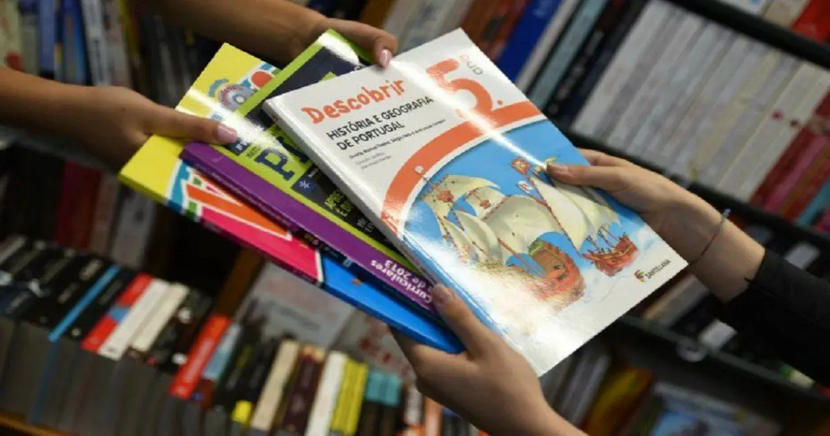 Os livros escolares também vão entrar no IVAucher, mas há condições