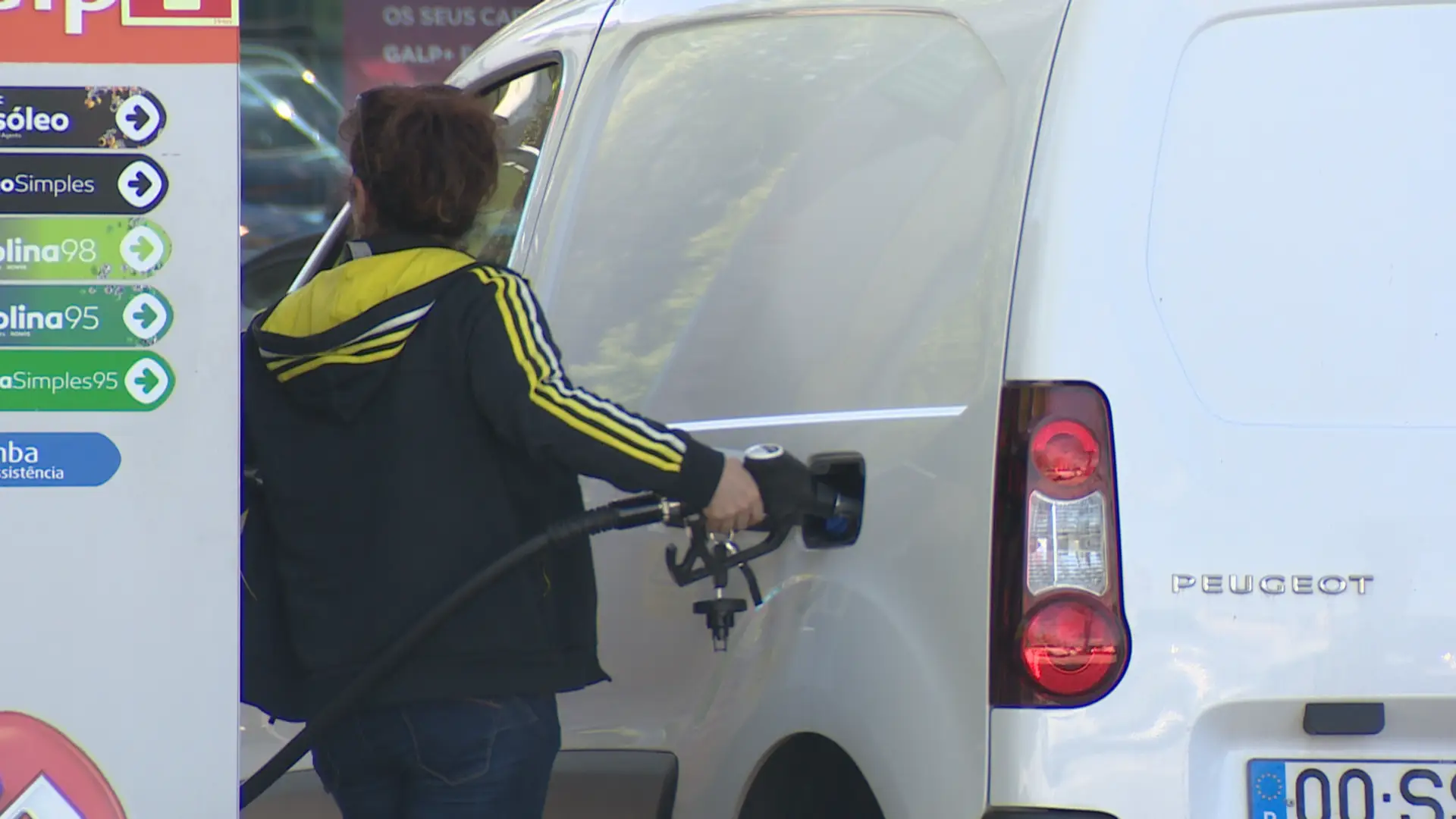 Consumidores podem começar a usar apoio do AUTOvoucher a partir de hoje