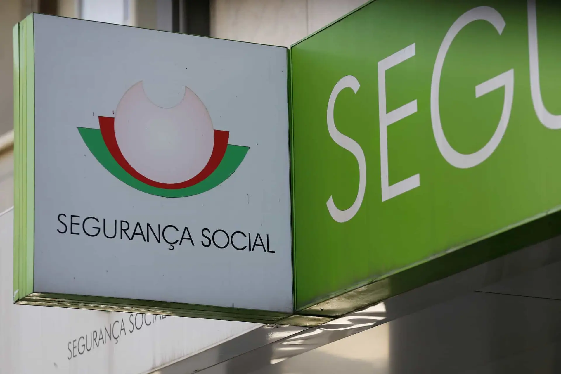 ÚLTIMA HORA | Governo dá apoio de 30 euros por mês a famílias mais pobres