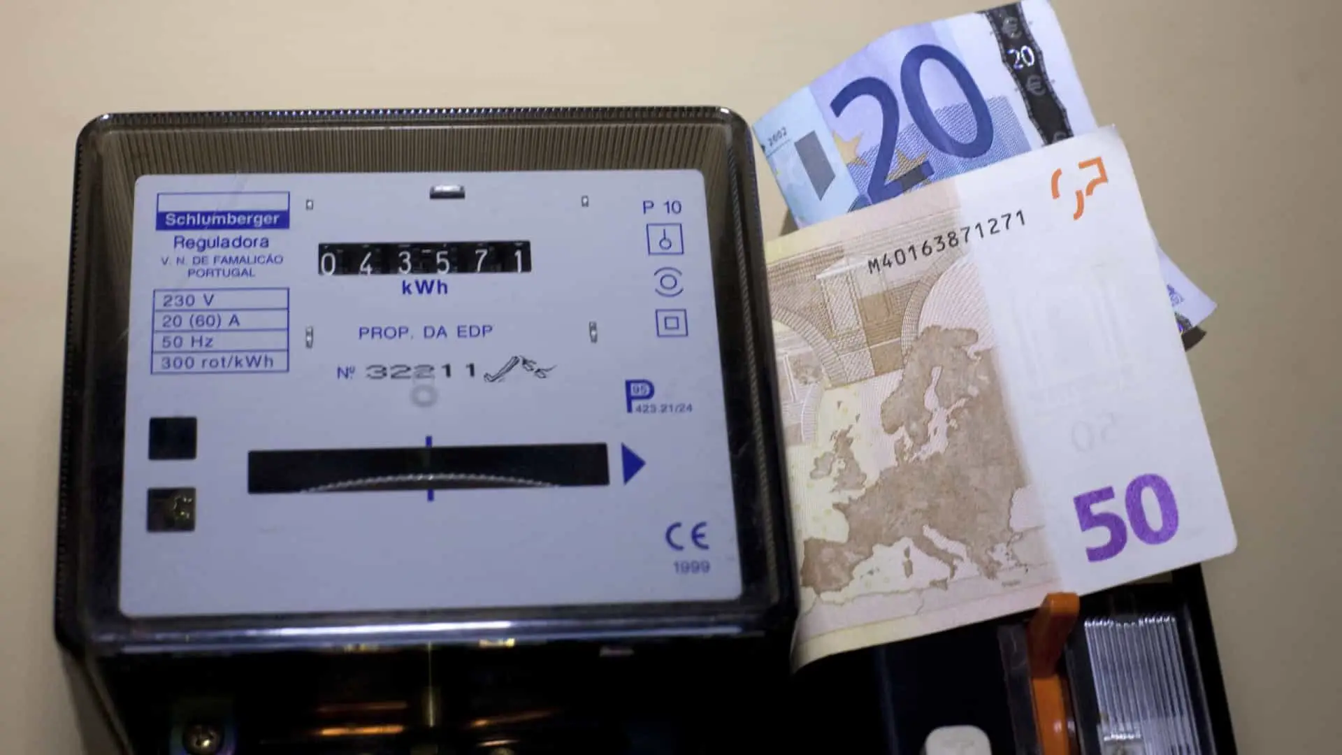 VÍDEO | Poupança de 50% na eletricidade com os tarifários indexados