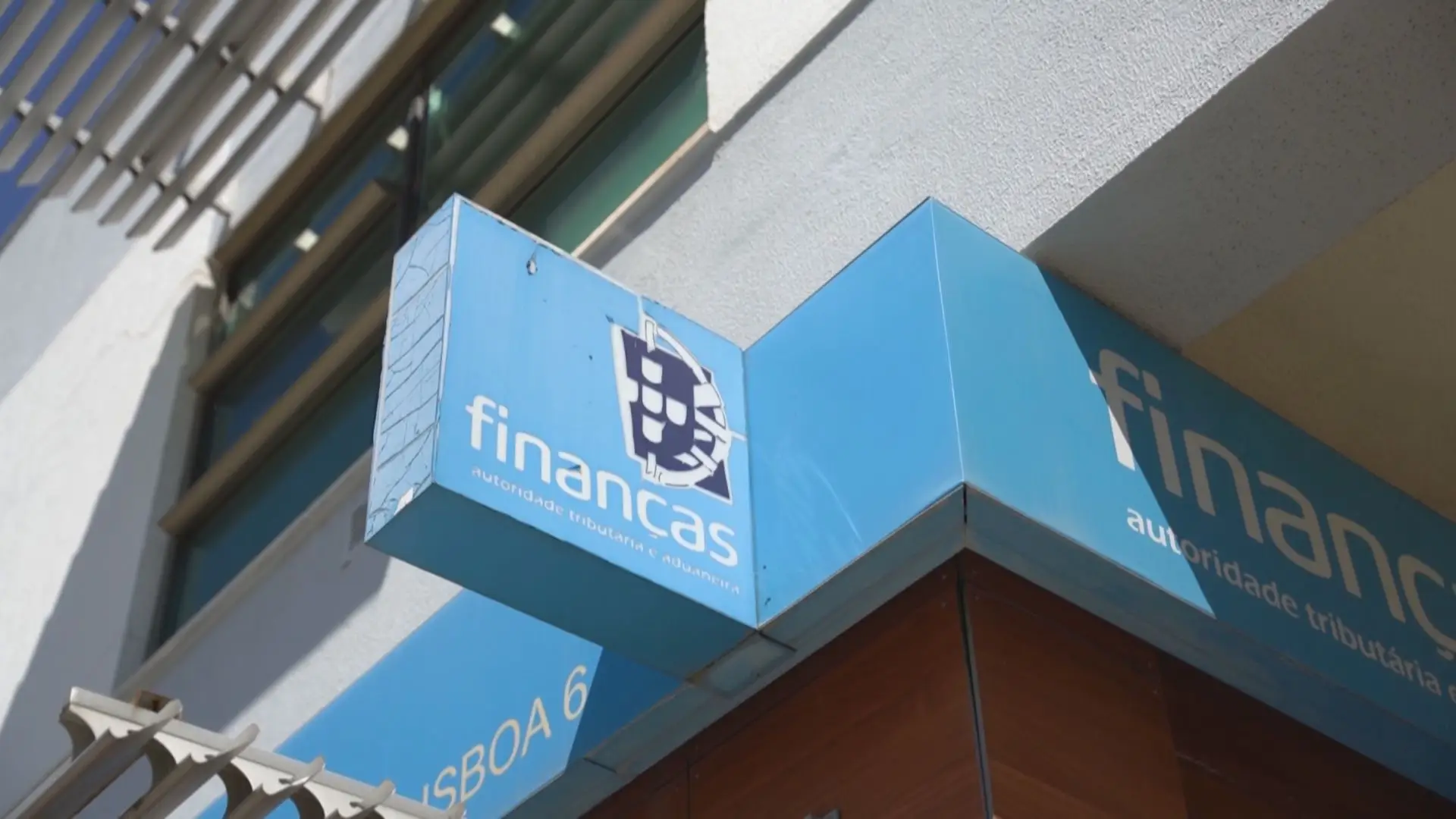 Autoridade Tributária alerta contribuintes para SMS falsa a reclamar pagamentos