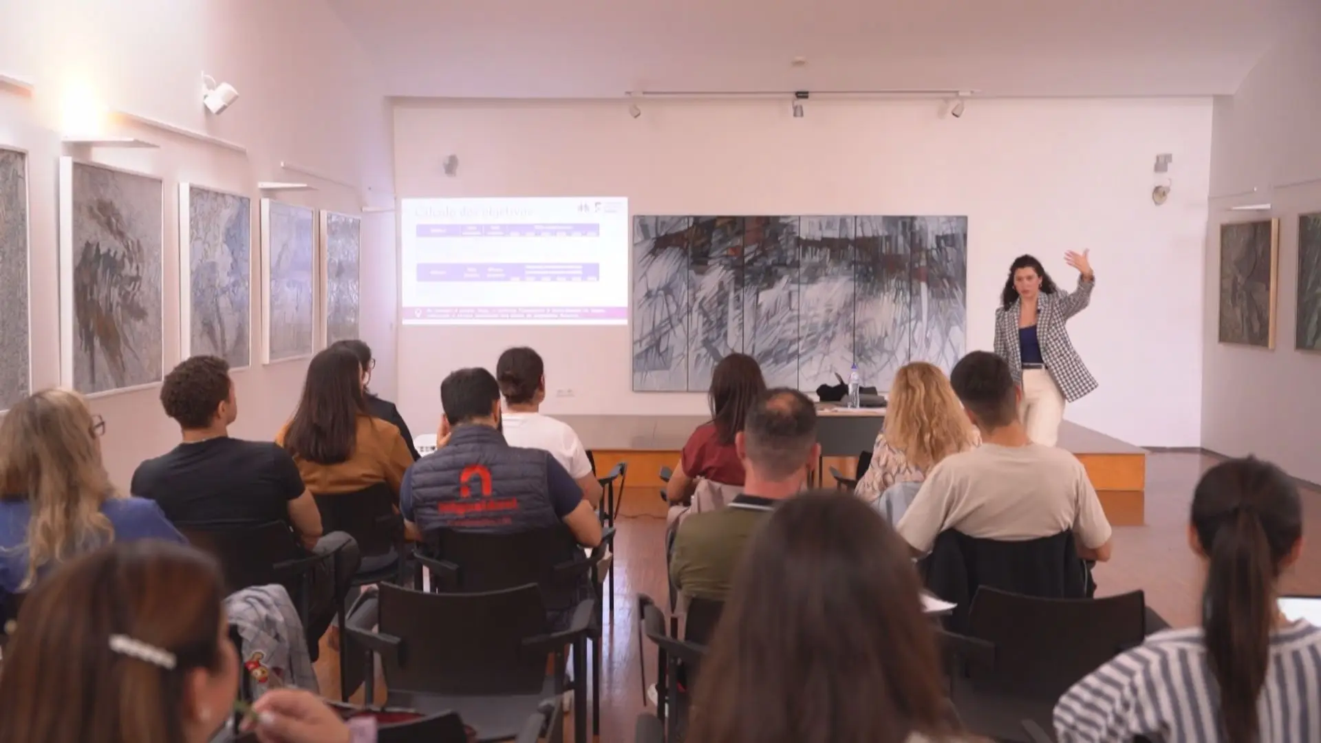 Formação gratuita de finanças pessoais: como se inscrever no programa Finanças para Todos