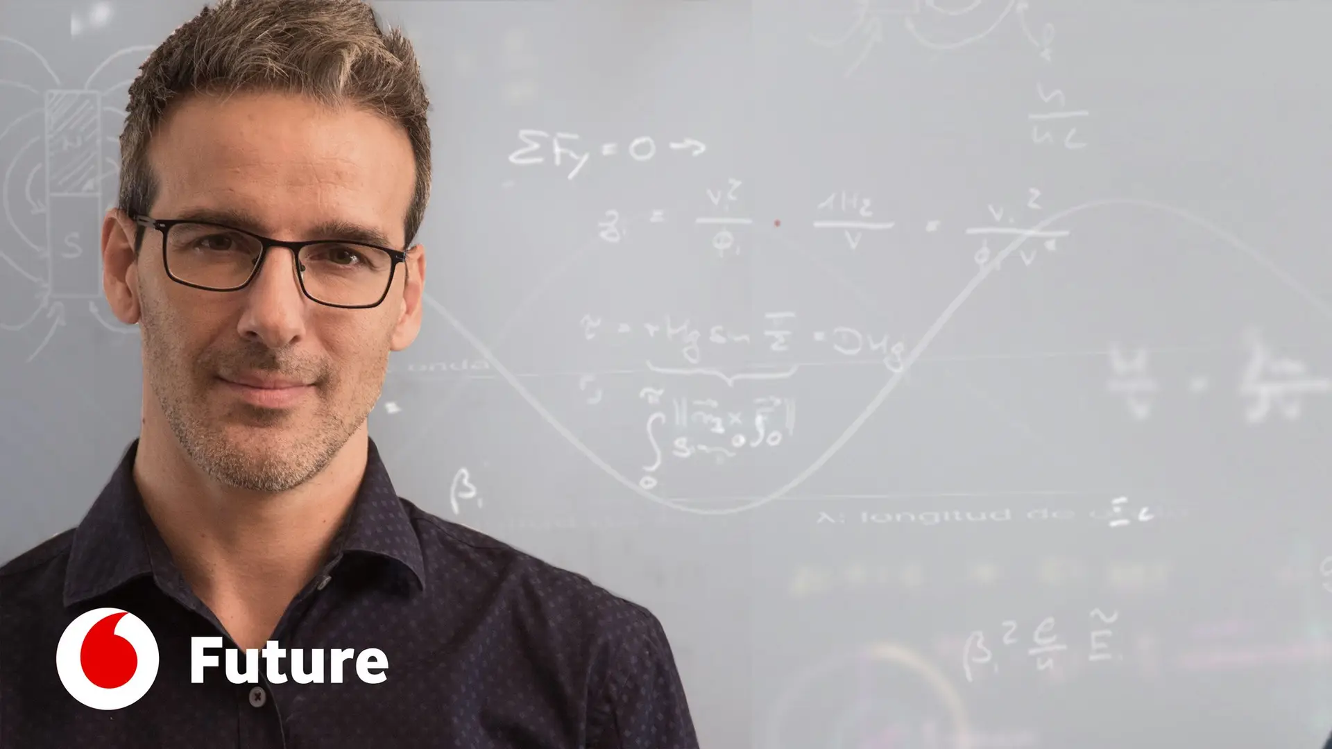 O professor que ensina Física a milhões de alunos