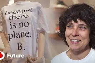 Roupa feita através de lixo para ajudar a limpar os oceanos