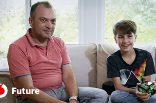 O jovem prodígio que transformou o cubo de Rubik numa consola de videojogos