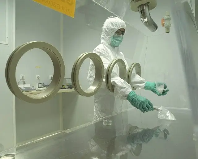 Hovione passa a produzir gel desinfetante na sua fábrica de Loures