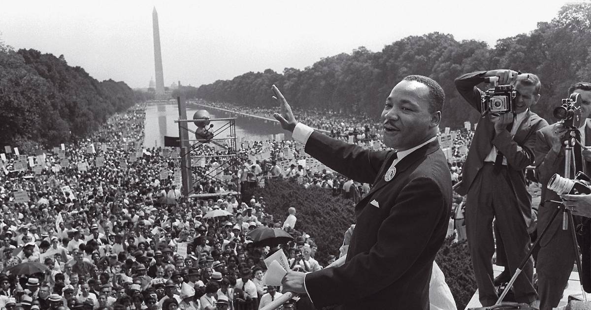 Que estratégia seguiu Martin Luther King na luta pela igualdade de direitos?