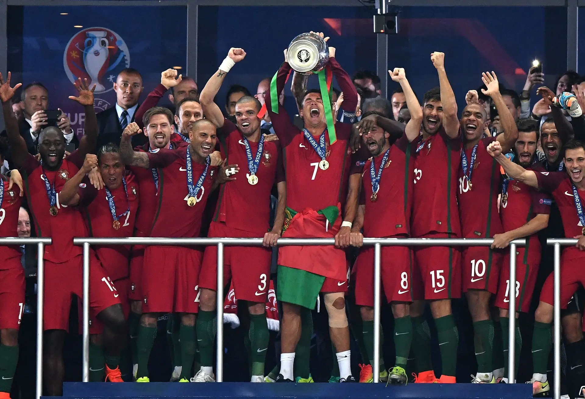 Euro'2016: Quando a Europa se rendeu a Portugal - Europeu - Jornal