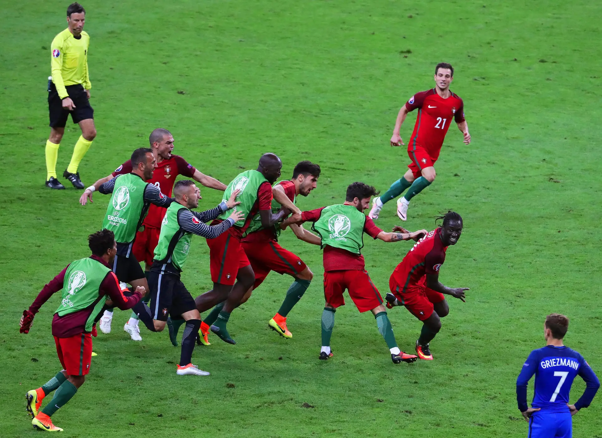 Os momentos mais belos do futebol reúnem certa inocência