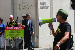 Grupo de lesados do Grupo Espírito Santo manifesta-se no Porto, em setembro será em Paris