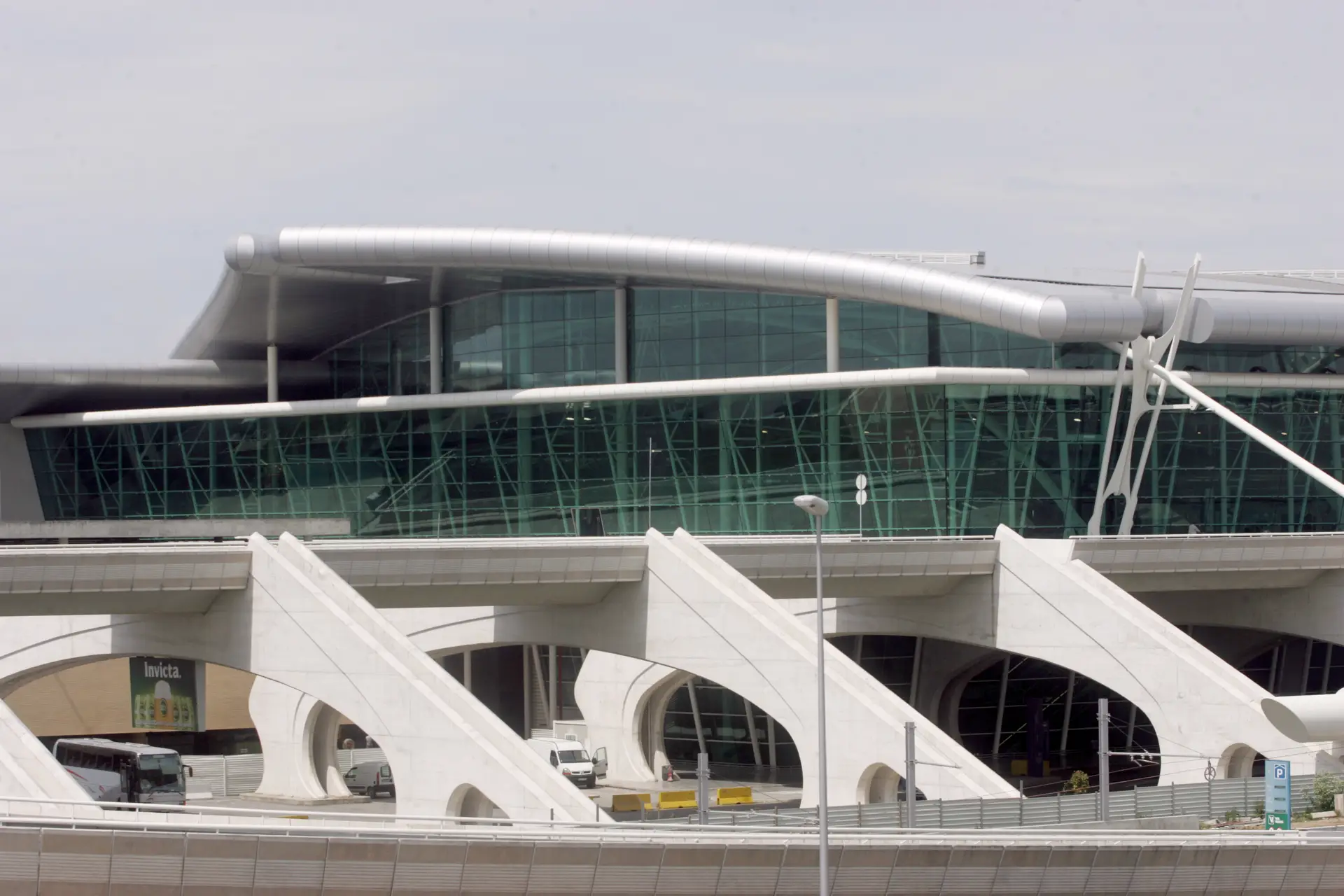 Champions: criado regime excecional no aeroporto do Porto para saída de adeptos após final