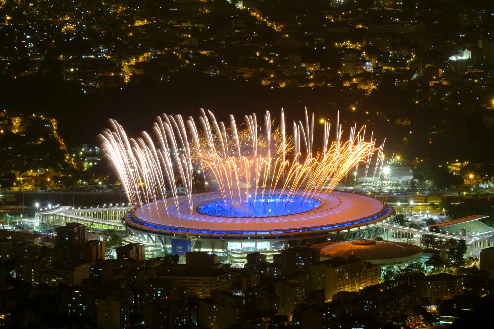 MARACANÃ Pela primeira vez na história olímpica, a cerimónia de abertura não acontecerá no estádio onde vão decorrer as competições de atletismo - a honra coube ao mais emblemático estádio brasileiro