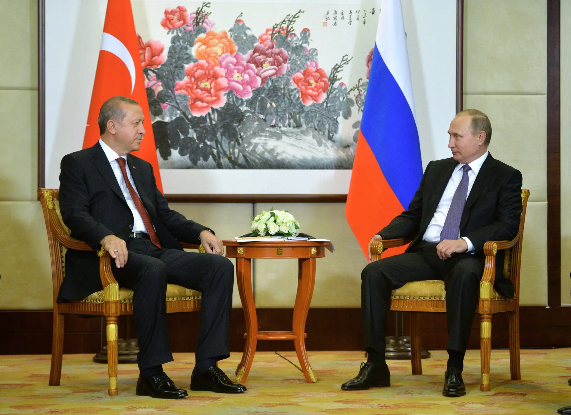 Erdogan e Putin debatem situação pós-retirada dos EUA da Síria