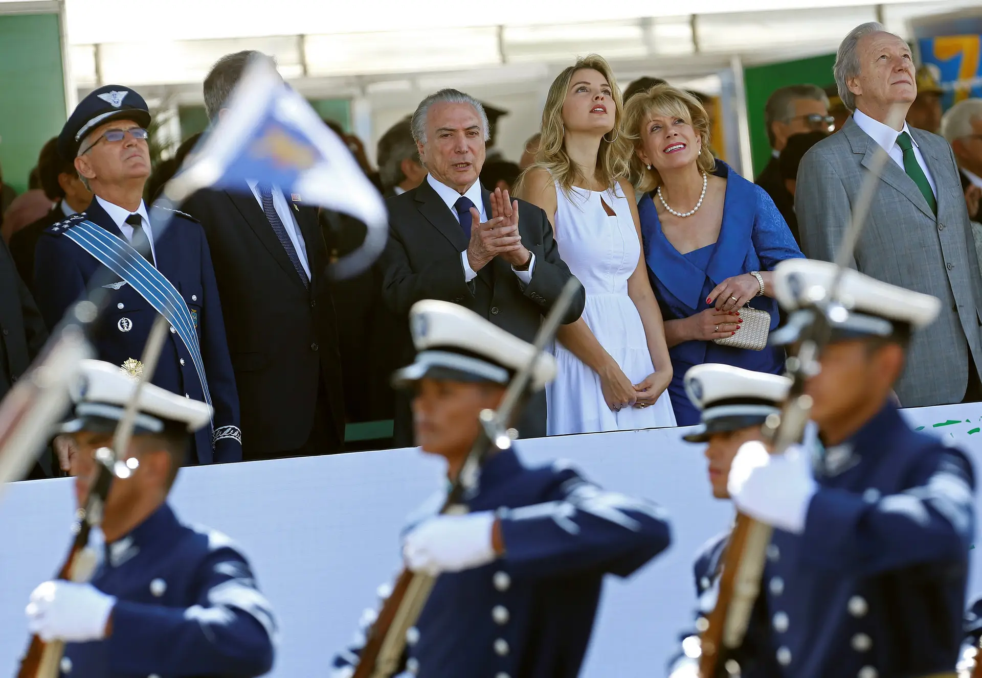 APUPOS. Michel Temer não escapou às vaias nem no desfile do Dia da Independência. Os assessores do Governo já assumiram publicamente que desistiram de combater o Fora Temer 