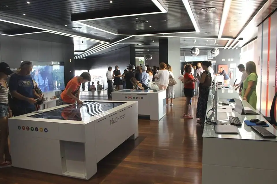 A maior loja interativa de turismo do mundo abre portas no Porto