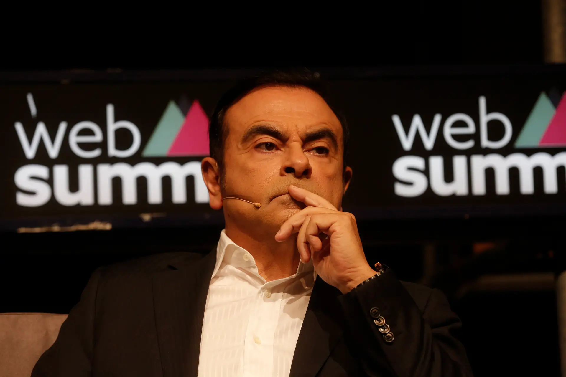 Nissan afasta Carlos Ghosn da presidência