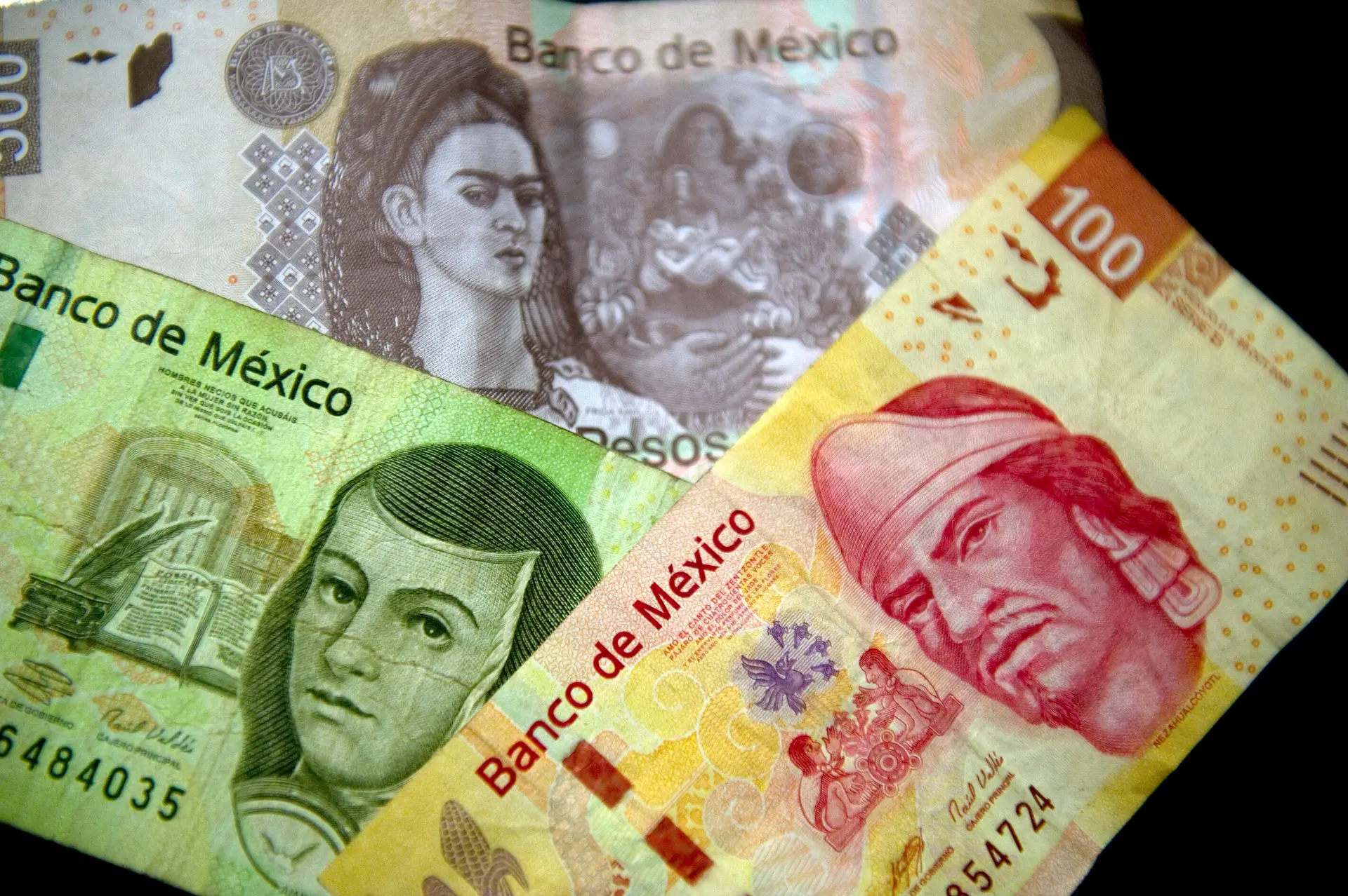 Peso mexicano sofre maior queda das últimas duas décadas