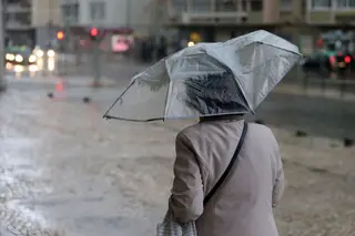 Cinco distritos do continente sob aviso laranja devido à chuva, trovoada e granizo