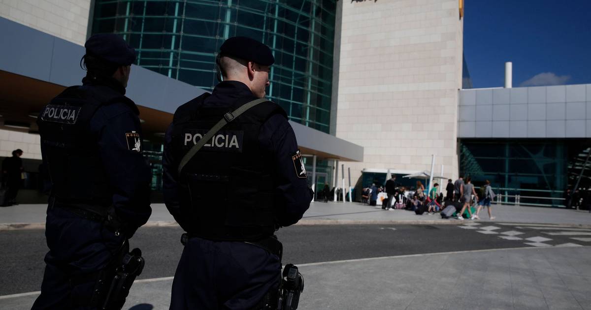 PSP coloca mais de 360 agentes nos aeroportos para melhorar controlo de passageiros durante o verão