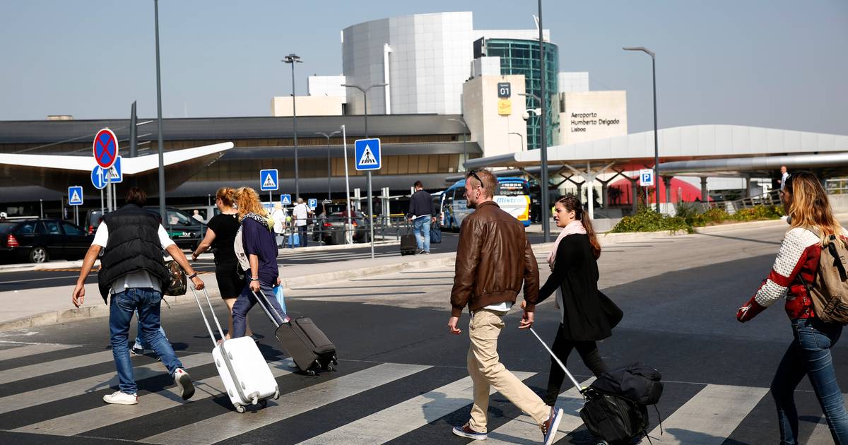 Falta de pessoal do Fisco nos aeroportos põe em causa controlo de mercadorias, garante sindicato