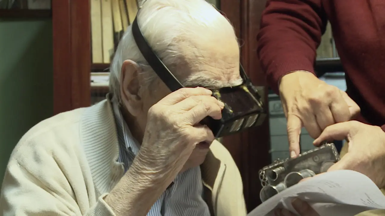 O “menino do gavetão” já tem 100 anos e levou quase metade da vida a pôr a prata na ordem