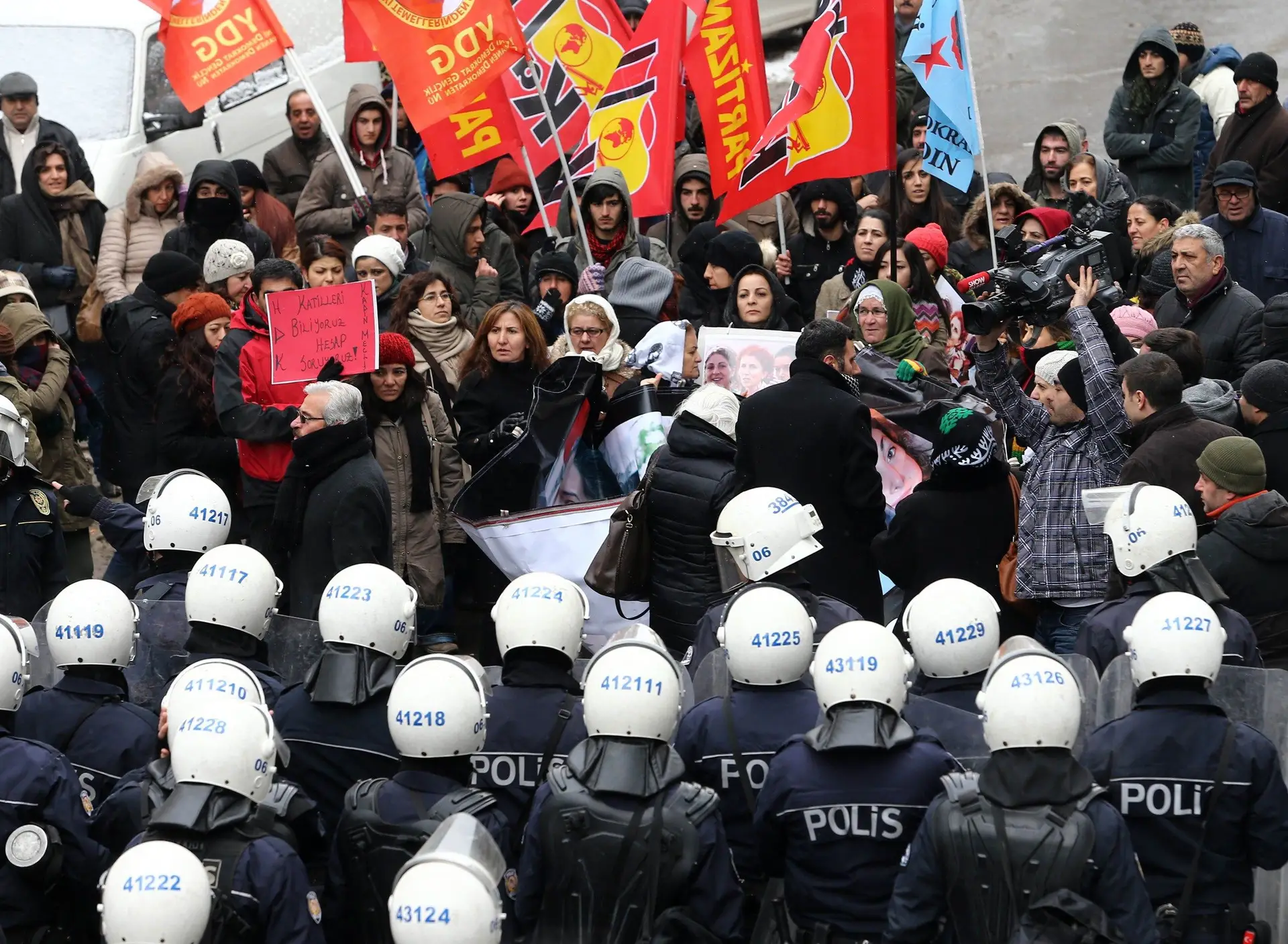 Turquia: detidos dois quadros da Dogan Holding suspeitos de ligação ao golpe falhado