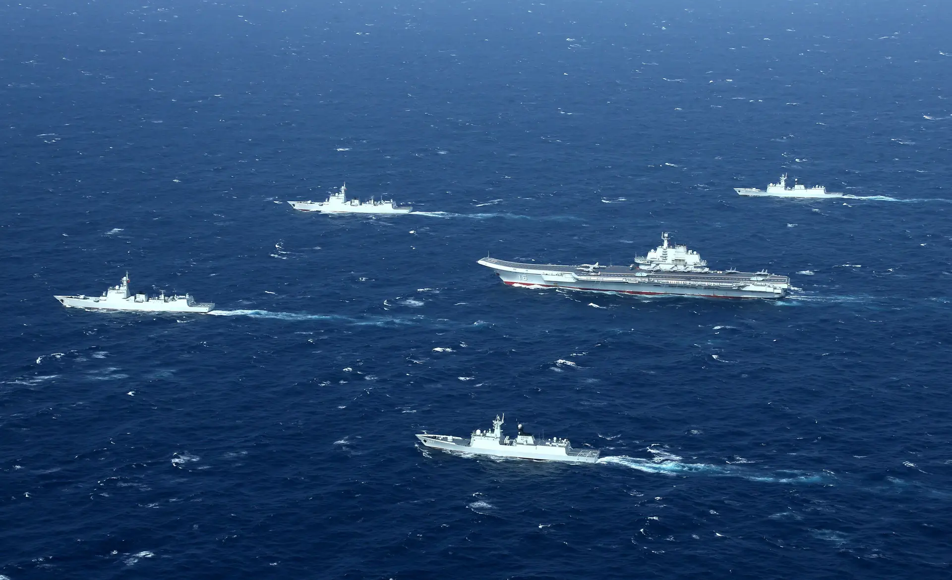 Navios militares chineses no Mar do Sul da China