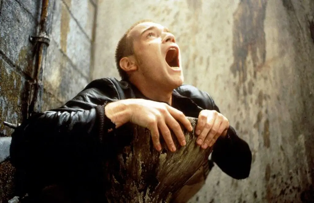 A PIOR RETRETE DA ESCÓCIA. Ewan McGregor no papel de Mark “Rent Boy” Renton