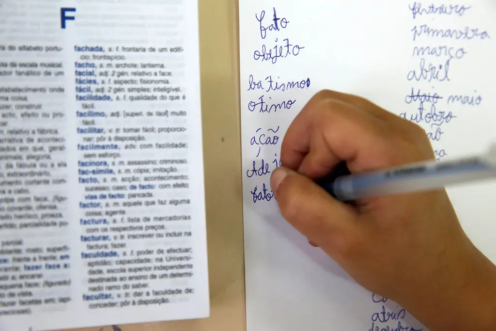 “Revogar Acordo Ortográfico  não seria honesto”
