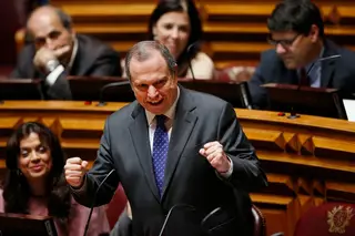 Infarmed? Raríssimas? “Estamos a tomar uma atenção excessiva a problemas que são periféricos da atividade governativa”, diz Carlos César