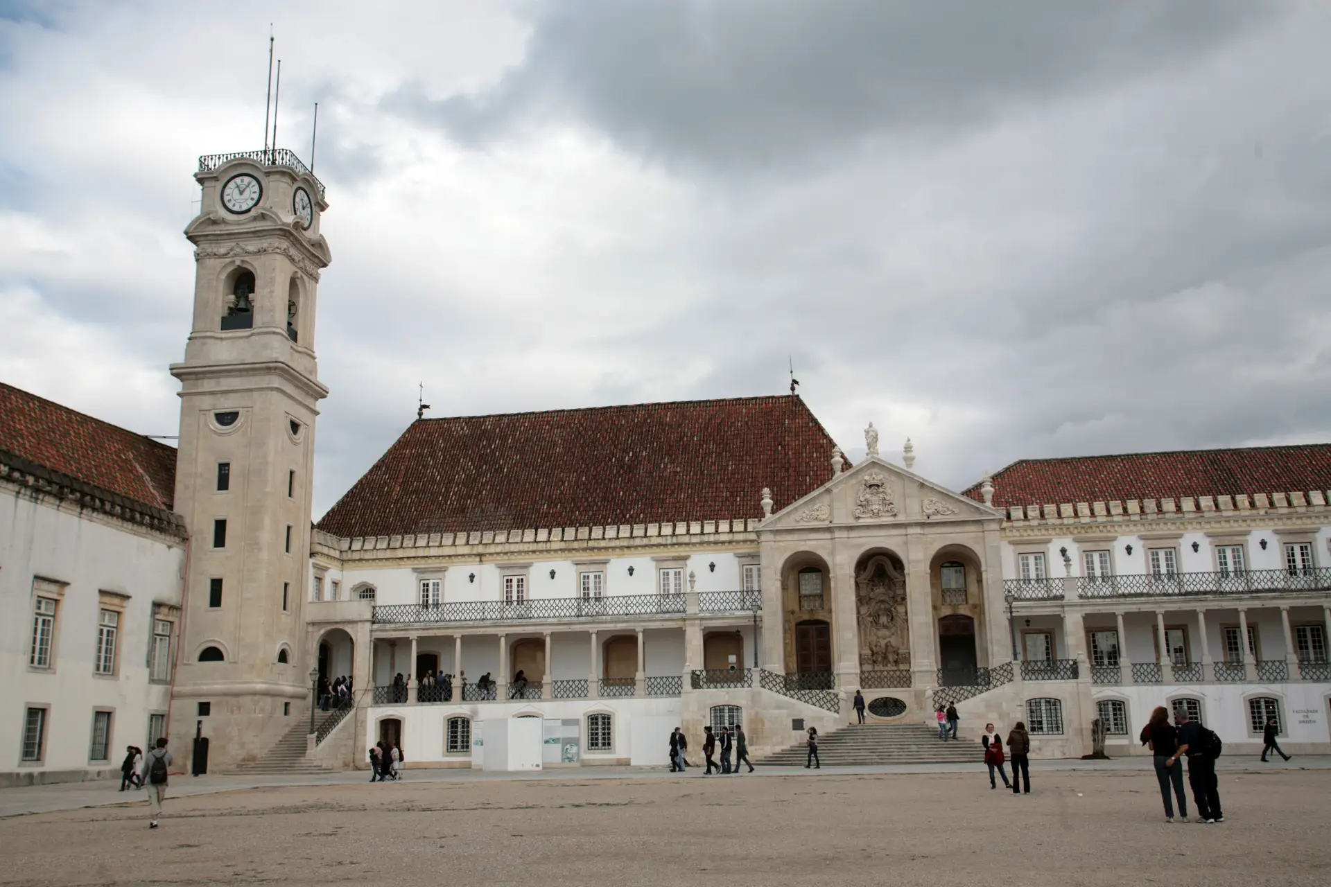 Em Coimbra mudaram-se as regras para acabar com “concursos enviesados” e “ajustados a alguém”