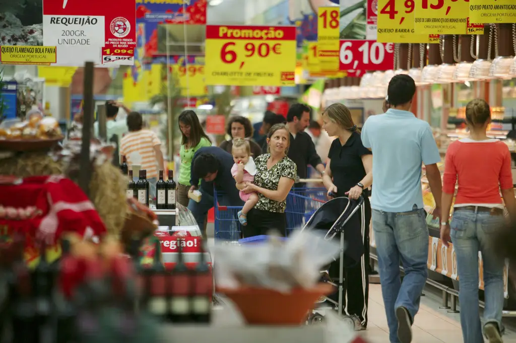 INE A economia está a acelerar devido a uma recuperação do investimento e a um crescimento mais intenso do consumo privado