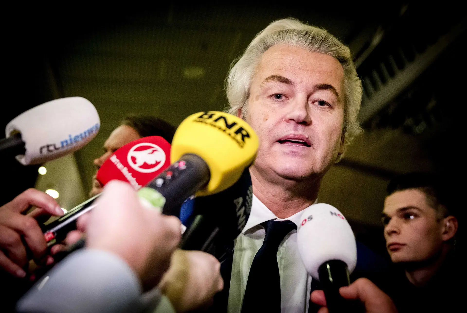 Geert Wilders desiste de ser primeiro-ministro, negociações para a formação do Governo nos Países Baixos prosseguem