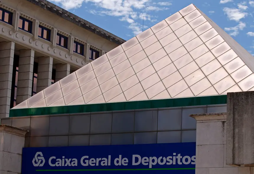 Expresso Caixa Geral de Depósitos fecha pelo menos três agências em