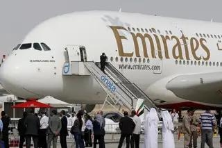 Equipamentos maiores que telemóveis proibidos nas cabines de voo “por causa de ameaça do Daesh”