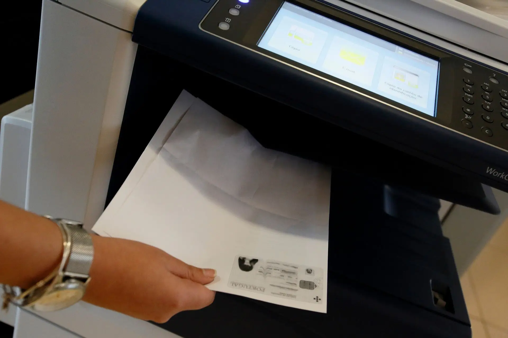 Aviso para os bancos contraria lei que permite recusar fotocópia do cartão do cidadão